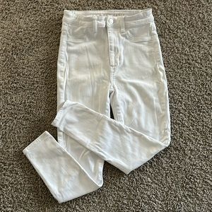 American Eagle White Next Level Stretch Jean, Like New! Size 2 x-short Length